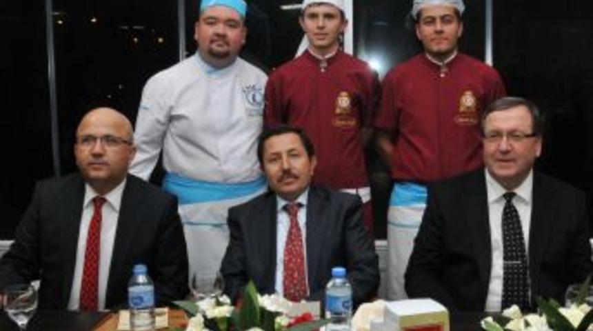 Bu Kafenin T&uuml;m &Ccedil;alışanları &Uuml;niversiteli