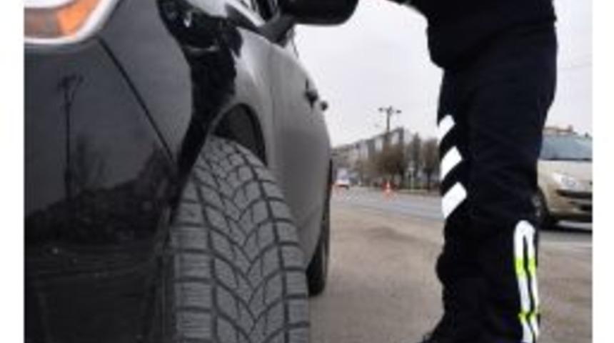Otomobillere De Kış Lastiği Takma Zorunluluğu Getirildi
