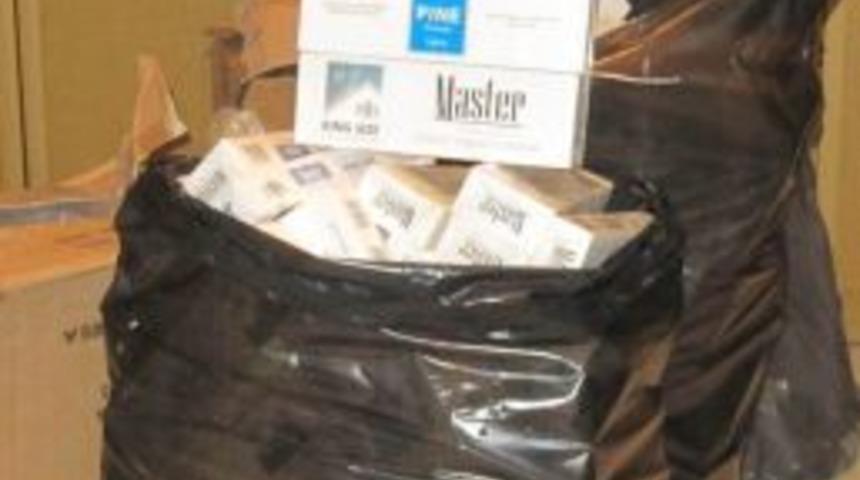 Ka&ccedil;an Otomobilde 3 Bin 480 Paket Ka&ccedil;ak Sigara Ele Ge&ccedil;ti