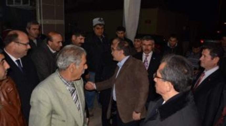 Vali Savaş Spil Mahallesinde Vataşlarla G&ouml;r&uuml;şt&uuml;