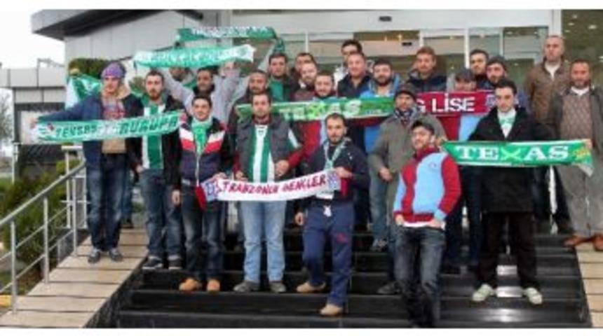 Trabzonspor İle Bursaspor'lu Taraftarlar Ma&ccedil; &Ouml;ncesi Dostluk Yemeği Yedi