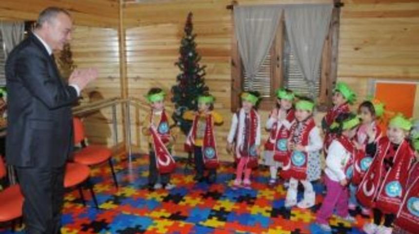 Başkan Erg&uuml;n Miniklerle Buluştu