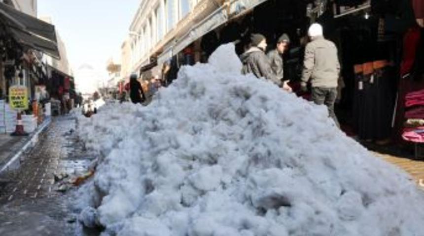 Midyat&rsquo;ta Esnafın &rsquo;kar&rsquo; Tepkisi
