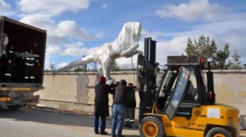 Meram&rsquo;da &lsquo;80 Binde Devr-i Alem Parkı&rsquo;nda &Ccedil;alışmalar S&uuml;r&uuml;yor