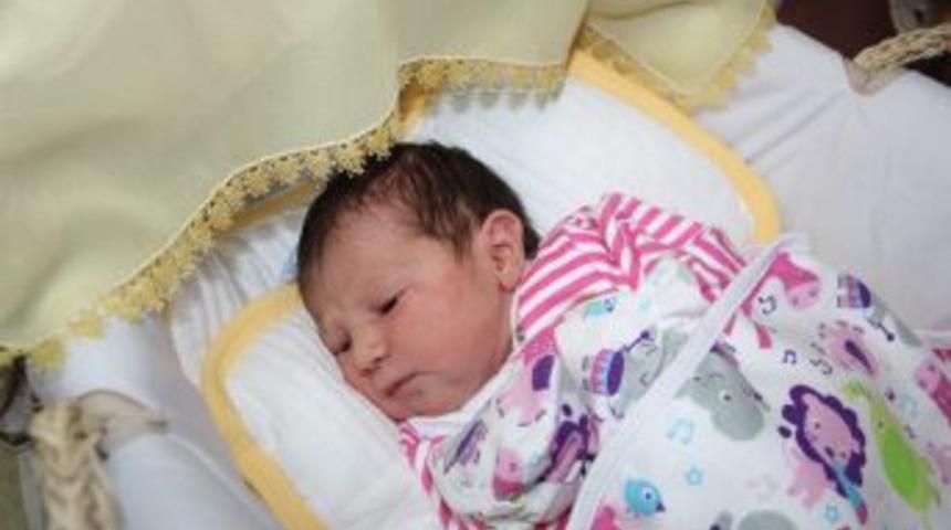 Boynuna 7 Kere Dolanan Kordonla Sağlıklı Doğdu