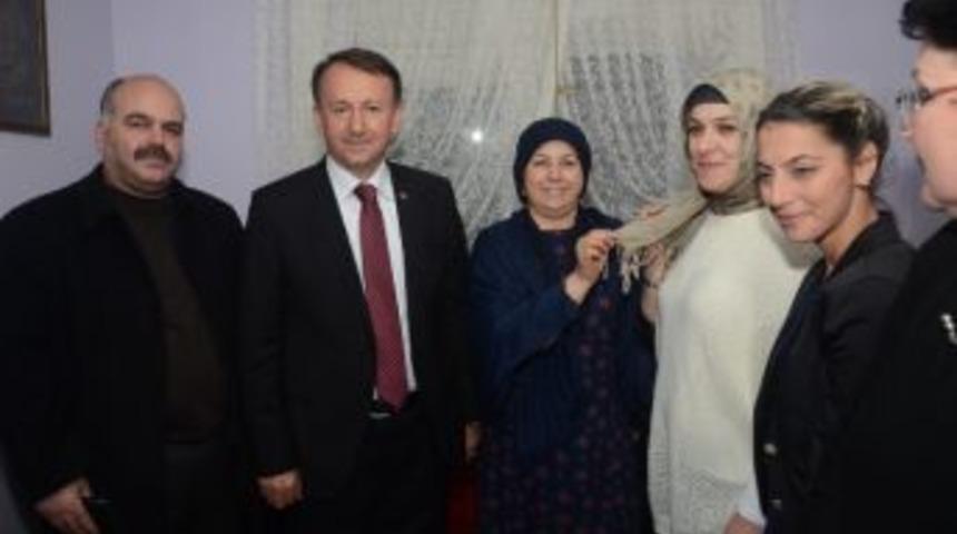 Başlan Karabalık 20 Kişiye Ak Parti Rozeti Taktı