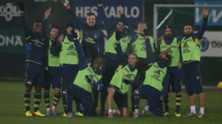 Fenerbah&ccedil;e, Kardemir Karab&uuml;kspor Ma&ccedil;ı Hazırlıklarına Başladı