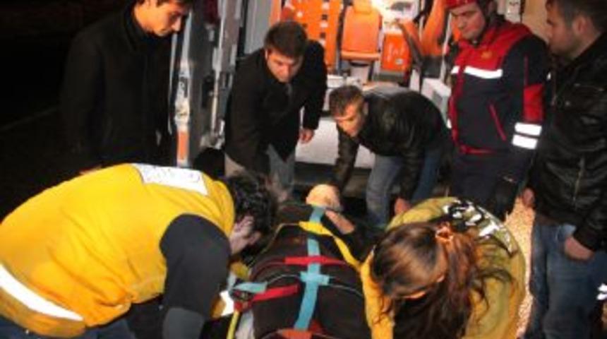 Direksiyon Hakimiyeti Kaybedince Bariyerlere &Ccedil;arptı