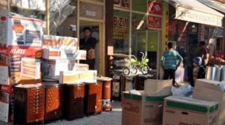 Ak&ccedil;akale&rsquo;de Soğuklarla Soba Satışları Arttı