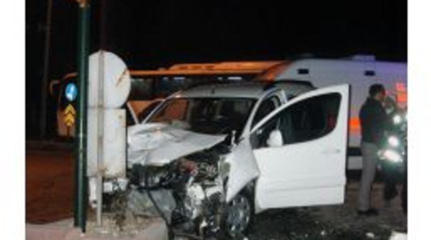 İki Ayrı Trafik Kazasında 9 Kişi Yaralandı