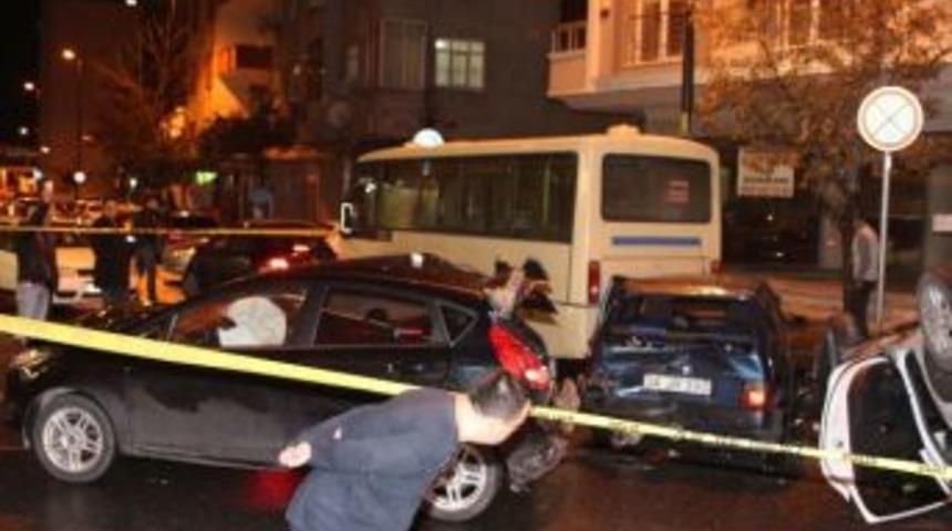 Bah&ccedil;elievler&rsquo;de Trafik Kazası: 4 Yaralı