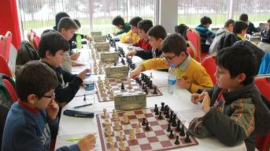 'altın &Ccedil;ocuklar Satran&ccedil; Turnuvası'na Rekor Katılım