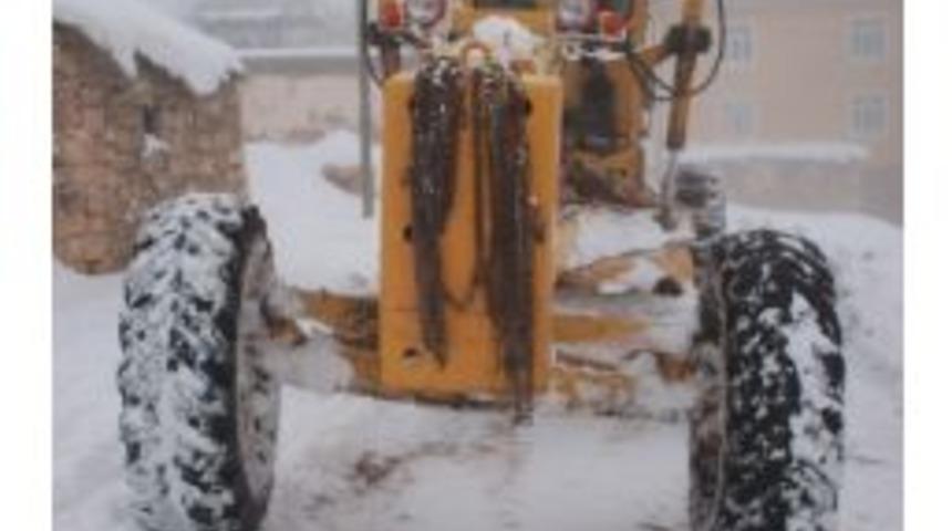 Hani'de B&uuml;t&uuml;n K&ouml;y Yolları A&ccedil;ıldı