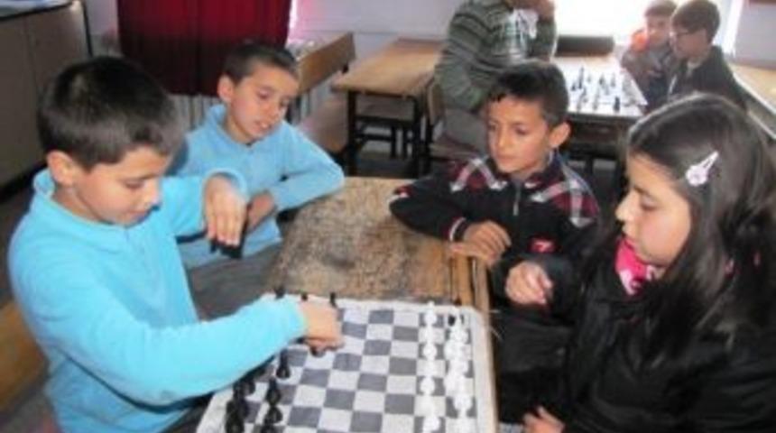 Hisarcık Atat&uuml;rk İlkokulu'nda Satran&ccedil; Kursu A&ccedil;ıldı