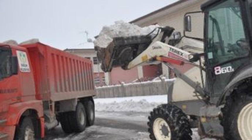 Bağlar&rsquo;da Kar Temizleme Ve Tuzlama &Ccedil;alışmaları Devam Ediyor