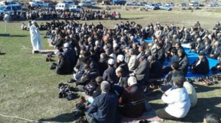 Adanalı &Ccedil;ift&ccedil;iler Yağmur Duasına &Ccedil;ıktı