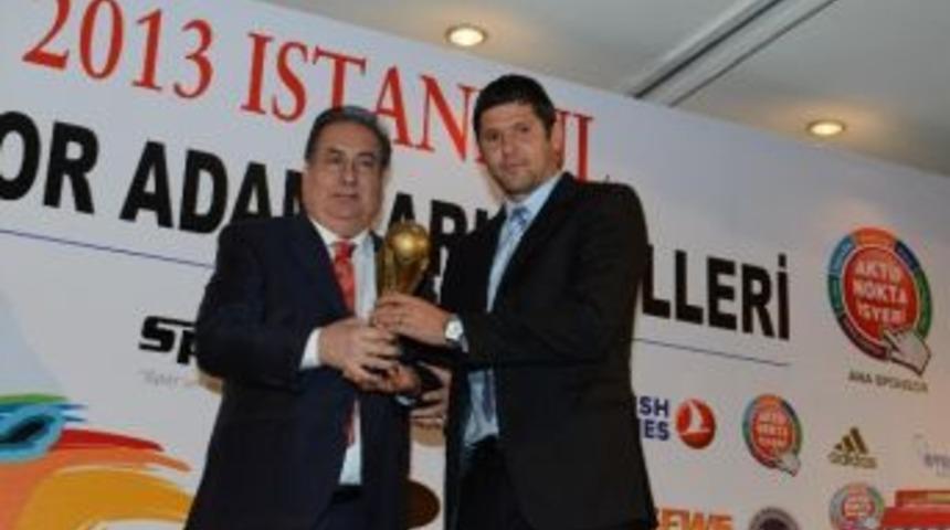 &Ouml;zcan, &lsquo;yılın Spora Katkı Sağlayan B&uuml;y&uuml;kşehir Belediye Başkanı&rsquo; Se&ccedil;ildi