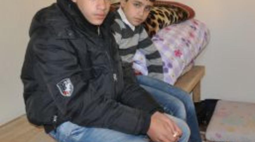 Savaşta Ailesi Parçalanan Engelli Baba, 2 Çocuğuyla Kadirli’ye Sığındı