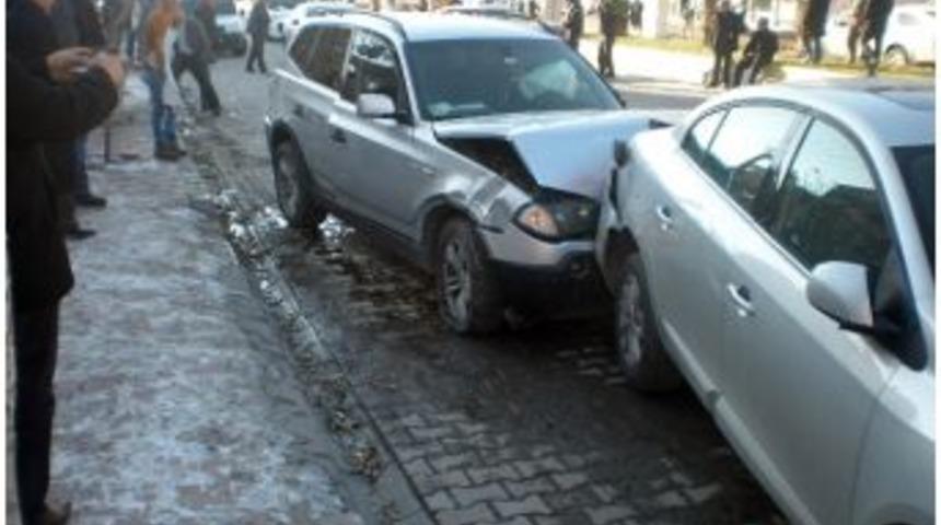 G&ouml;lbaşı'nda Zincirleme Trafik Kazası