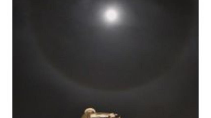 G&ouml;ky&uuml;z&uuml;nde Halkalı Dolunay Ş&ouml;leni