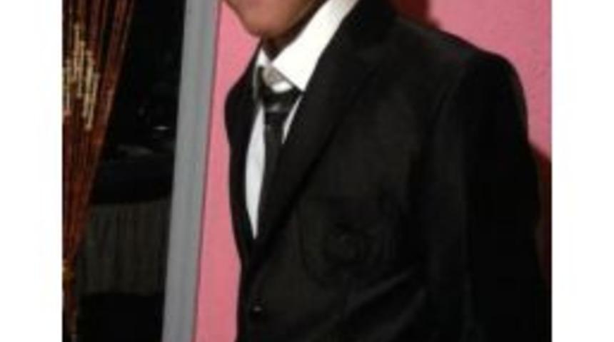 Lise &Ouml;ğrenci T&uuml;fekle Oynarken Kendini Vurdu