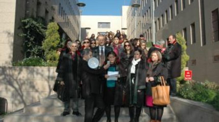 İzmir Barosu Serpil &Ouml;zfındık Cinayetiyle Ilgili Su&ccedil; Duyusunda Bulunacak