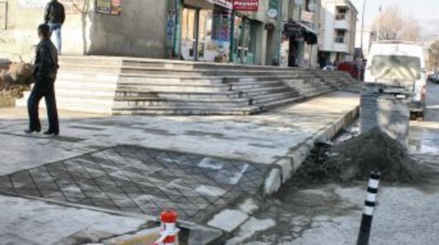 8 Iş Merkezinde Merdiven Yenileme &Ccedil;alışması Yapılıyor