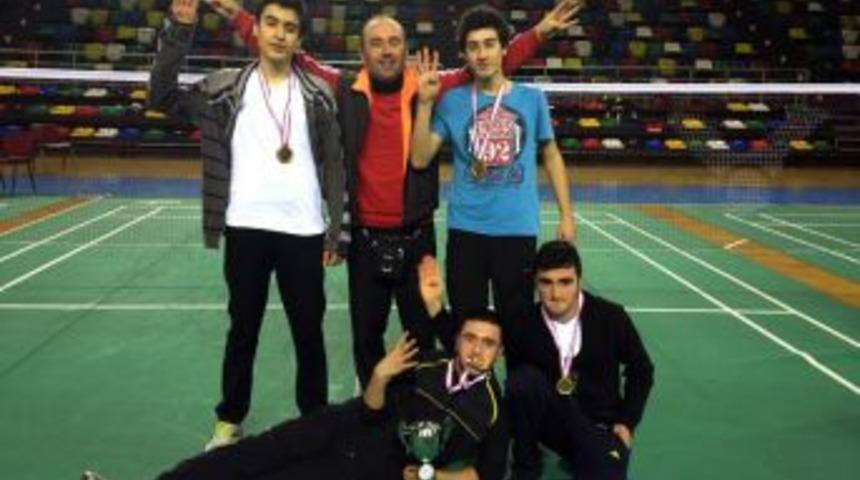 Bafra Kızılırmak Anadolu Lisesi Badmintonda Şampiyon Oldu