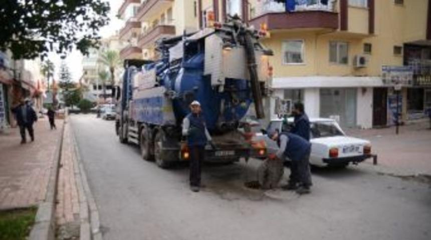 Kumluca&rsquo;da Kanalizasyon Hatları Temizleniyor