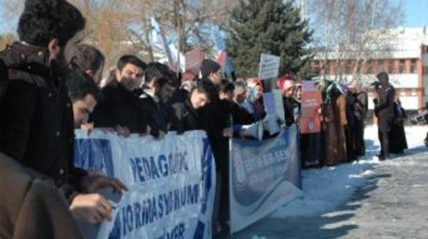 Eksi 10 Derecede Kar &Uuml;st&uuml;nde 500 Kişilik Formasyon Eylemi