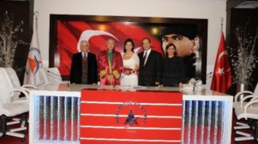 &Ouml;znur Ocak Ve H&uuml;seyin Kara &Ccedil;iftinin Nikahını Başkan Evcilmen Kıydı