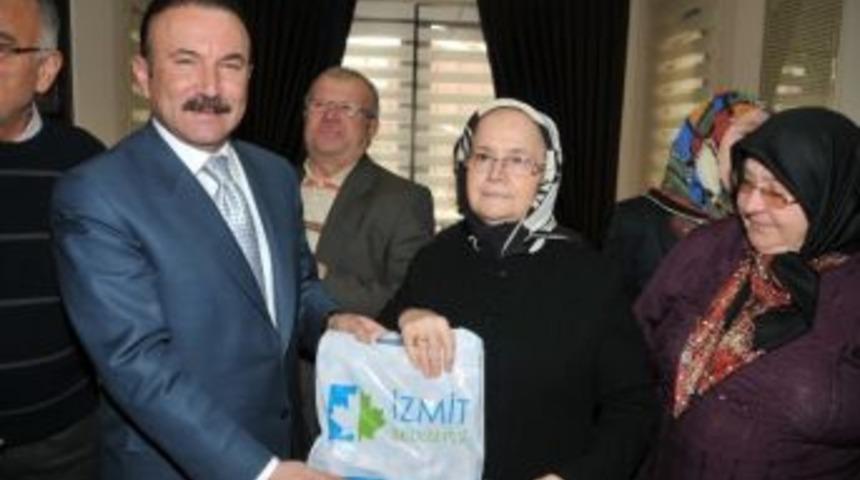 Emekli Evi&rsquo;nde Yaş G&uuml;n&uuml; Heyecanı