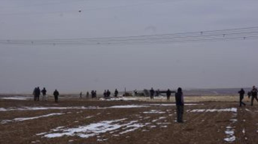 Şehit Askerler Helikopter Enkazından &Ccedil;ıkartıldı