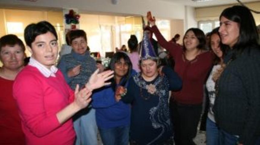 Niğde&rsquo;de G&ouml;n&uuml;l El&ccedil;ilerinden Doğum G&uuml;n&uuml; S&uuml;prizi