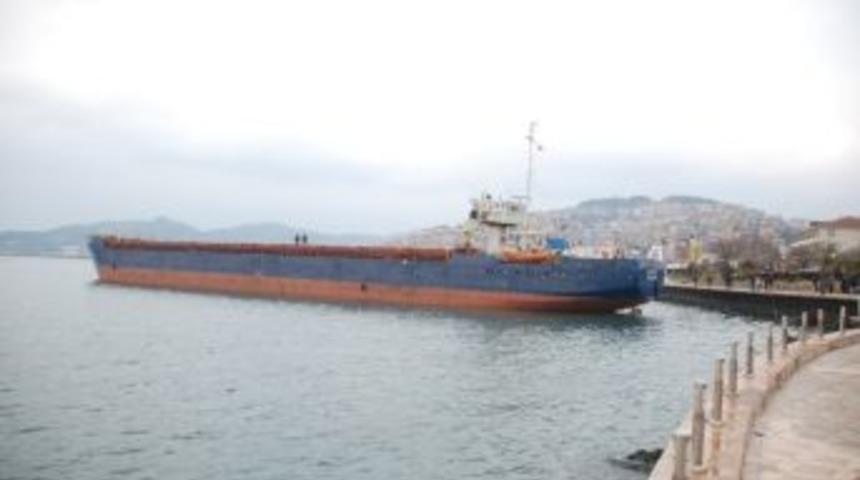 Karaya Oturan Gemi 9 G&uuml;n Sonra Kurtarıldı