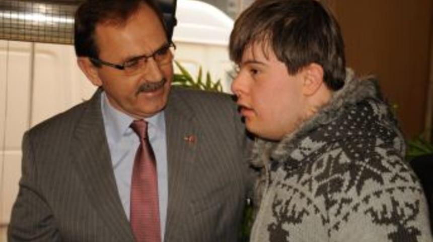 Başkan Şahin Zihinsel Engellilerle Kahvaltı Yaptı