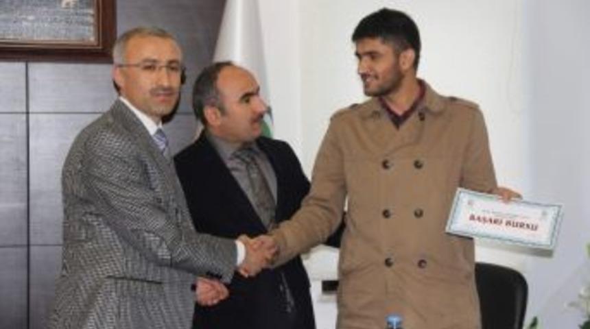 Rte&uuml;&rsquo;den Başarılı &Ouml;ğrencilere Ayda Bin Tl&rsquo;lik Burs