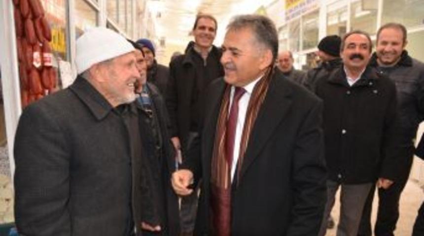 Başkan B&uuml;y&uuml;kkılı&ccedil; Esnafı Ziyaret Etti