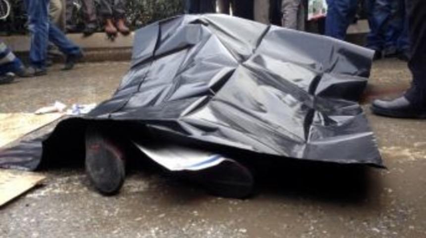 Akyazı'da Trafik Kazası: 1 &Ouml;l&uuml;, 1 Yaralı