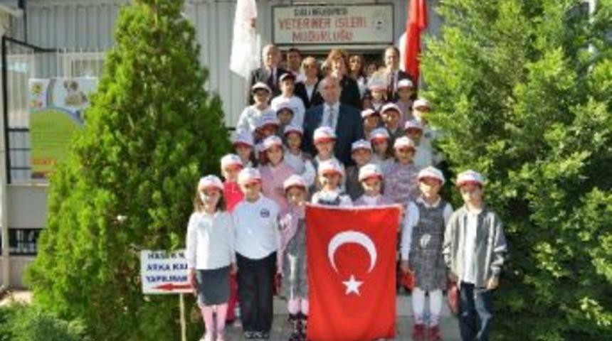 &Ccedil;iğli'de &Ccedil;ocuklara Hayvan Sevgisi Aşılanıyor