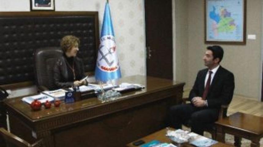 Yazar &Ouml;ğretmenden Deneri&rsquo;ye Ziyaret