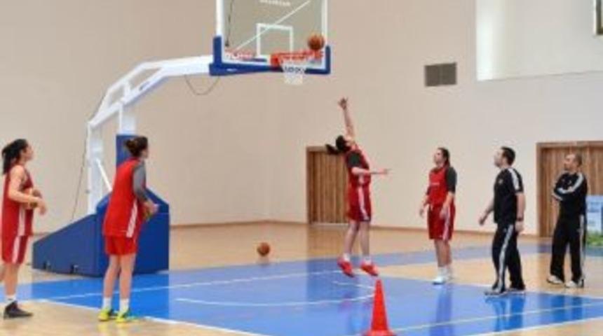 Kadın Basketbolcular Mersin&rsquo;de Kampa Girdi