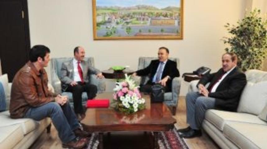 Erzurum Gen&ccedil; Girişimci İşadamları Derneğinden Vali Altıparmak'a Plaket