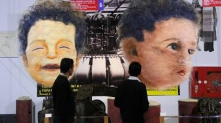 Oğlunun Y&uuml;z&uuml;n&uuml; Lif Sanatına Yansıttı