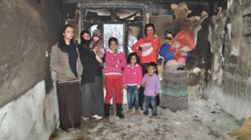 15 Kişinin Yaşadığı Ev K&uuml;l Oldu