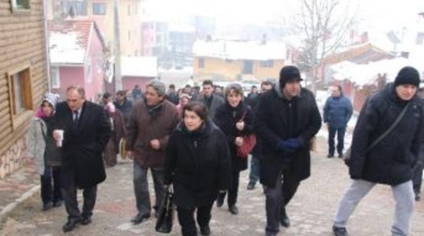 Ak Partililer Akpınar Mahallesi&rsquo;ni Gezdi