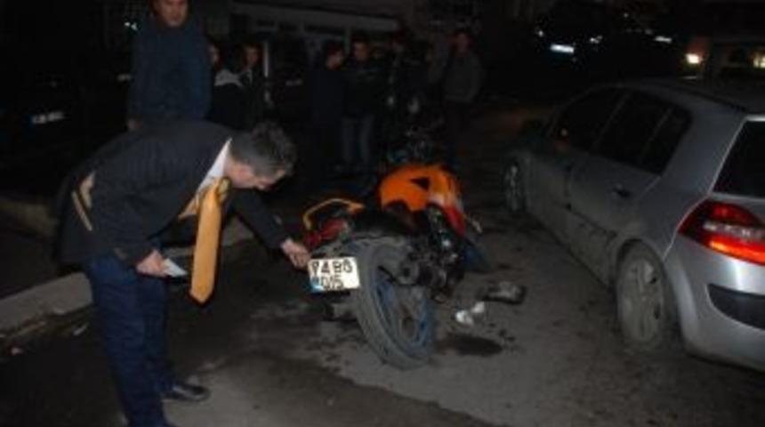 Motosikletli Gaza Fazla Basınca Kamyonete &Ccedil;arptı