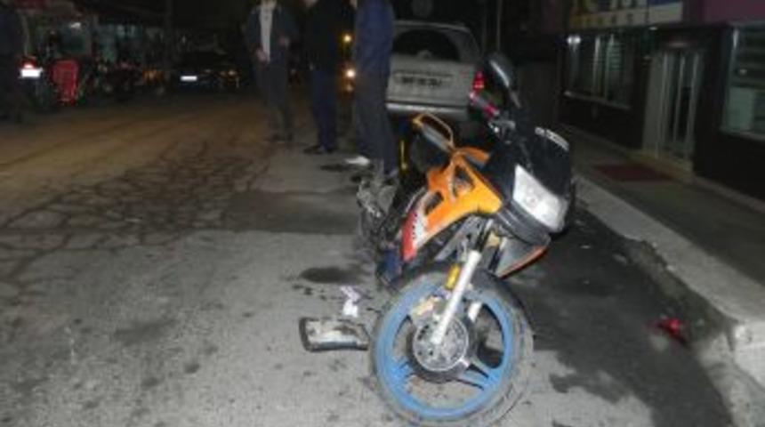 Ehliyetsiz S&uuml;r&uuml;c&uuml;n&uuml;n Kazası G&uuml;venlik Kameralarına Yansıdı