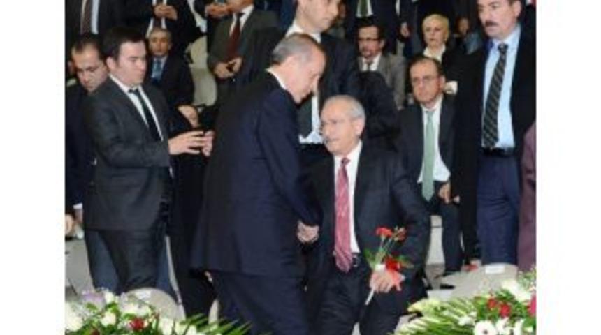 Başbakan Erdoğan, Kılı&ccedil;daroğlu İle El Sıkıştı