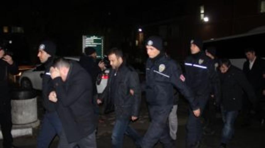 Yolsuzluk Operasyonunda G&ouml;zaltına Alınanlar Sağlık Kontrol&uuml;nden Ge&ccedil;irildi